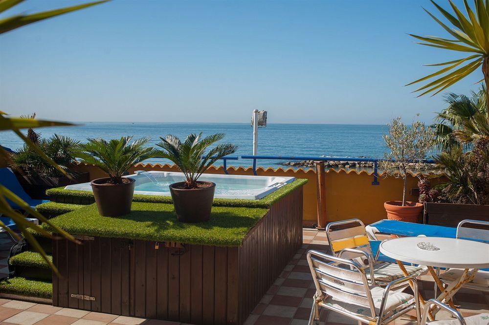 Hotel La Chancla Малага Екстериор снимка
